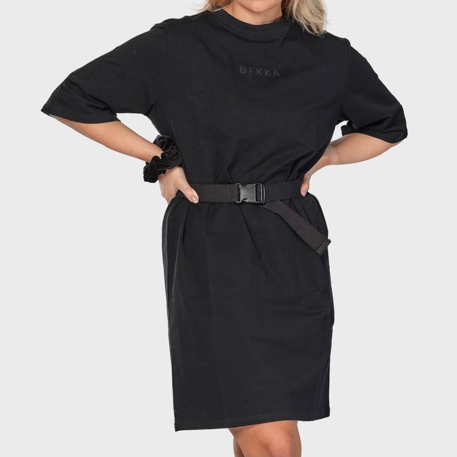 Oversized tee dress (m/belte) - black (6292649083047)