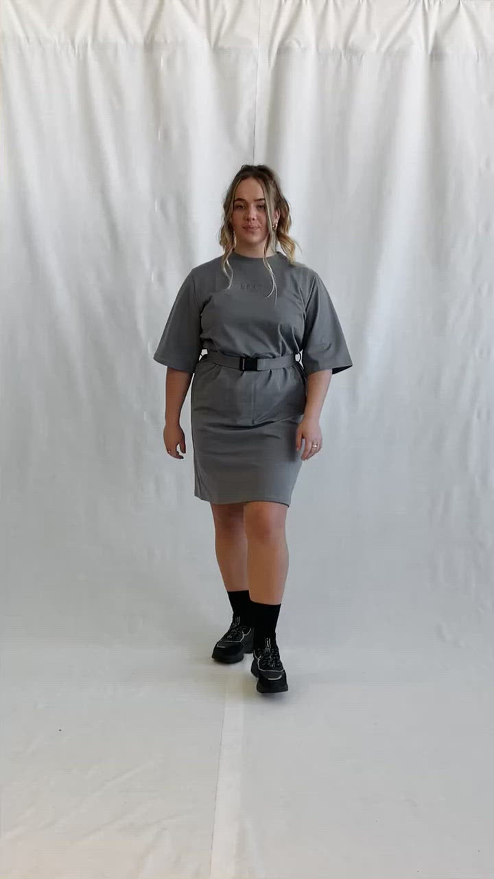Oversized tee dress (m/belte) - Gray